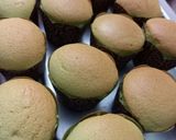 Foto langkah ke 6 dari resep Hokkaido Chiffon Cupcake.