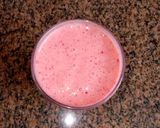 A picture of step 1 of Fruit and yoghurt smooth#4week challenge.