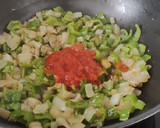 Foto del paso 5 de la receta: "Arroz" de Coliflor con Pollo y verdura🫑🍆🧅