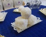 A picture of step 2 of Raffaello. Coconut almond balls with white chocolate.