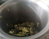 Foto del passaggio 4 della ricetta Filetto di halibut con crema di zucchine e maionese alla liquirizia