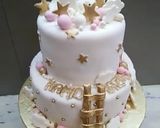 A picture of step 8 of Up in the clouds fondant Birthday cake.