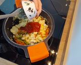 Foto del paso 2 de la receta: Sopa de coliflor y espárragos con albóndigas de pollo