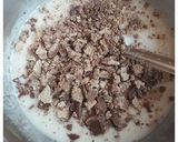 A picture of step 1 of Kit-kat ice cream.