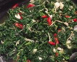 Foto langkah ke 3 dari resep Tumis Daun Kenikir Teri.