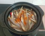 Hình bước làm 2 của món Cá cơm kho khô