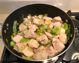A picture of step 3 of Chicken, pancetta and leek pie.