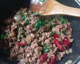 Foto langkah ke 6 dari resep Daging ayam cincang masak daun selasih/thailan kemangi.