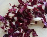 Foto del passaggio 1 della ricetta #433 Riccioli (o cellentani) con radicchio, ricotta e noci 🥬🥜