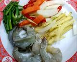 รูปขั้นตอนการทำที่ 2 ของ กุ้งผัดขิง ราดหน้าข้าว