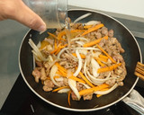 Foto del paso 8 de la receta: Tallarines de calabacín con magro