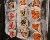 Foto del paso 3 de la receta: Tartitas de calabacita, cebollas y zapallitos con morrones