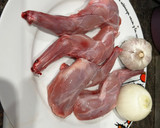 Foto del paso 1 de la receta: Jamoncitos de conejo con salsa de verduras