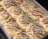 Foto langkah ke 12 dari resep Cinnamon Roll with Cream Cheese Frosting.