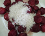 Foto langkah ke 2 dari resep Korean Strawberry Milk.
