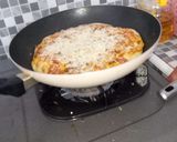Foto langkah ke 9 dari resep Pizza teflon.