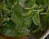 Foto langkah ke 2 dari resep Sayur bening bayam wortel.
