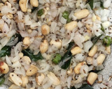 A picture of step 4 of Maharashtra style kanda poha.