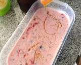 Foto del paso 4 de la receta: Paletas heladas de yogurt, fresas y arándanos