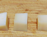 Foto del paso 1 de la receta: Dados de salmón ahumado rellenos de queso curado
