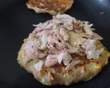 Foto del paso 2 de la receta: Pancakes🥯salados de vegetales🍗rellenos🫑de pollo y queso🧀🥑🧅