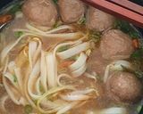 Foto langkah ke 5 dari resep Homemade Vietnamese Pho with short ribs and meatballs.