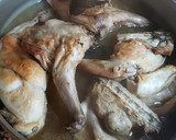 Foto del paso 4 de la receta: Conejo guisado con salsa de setas llanegas y verduras