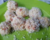 Foto langkah ke 3 dari resep Bola-bola Nasi Mozarella.
