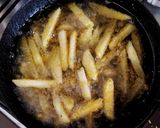 Foto del paso 4 de la receta: Papas fritas crocantes rebozadas con polenta