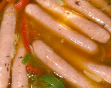 Foto del paso 3 de la receta: Longanizas al vino con pimientos