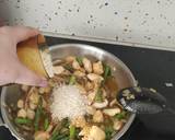 Foto del paso 2 de la receta Arroz con pollo, shiitake y trigueros