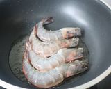 รูปขั้นตอนการทำที่ 1 ของ กุ้งผัดพริกเกลือ