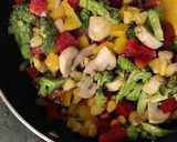 A picture of step 4 of Stir Fry veggie salad with grilled cottage cheese.