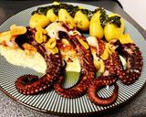 Foto del paso 8 de la receta: Pulpo a la parrilla, base de brandada de bacalao y patatas con aceite de cilantro (ahumado) 🤤🤤