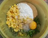Foto langkah ke 3 dari resep Dadar Jagung / Bakwan Jagung.