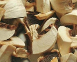 Foto del paso 3 de la receta: Alcachofas cocidas con canela y champiñones al ajillo