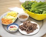 Hình bước làm 3 của món Nghé hấp bia cuốn rau cải