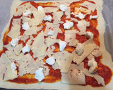 Foto del paso 2 de la receta: Pizza de hojaldre con pavo y quesos
