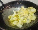 A picture of step 1 of Chatpate aloo ki sookhi sabzi.