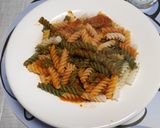 Foto del passaggio 9 della ricetta Fusilli tricolore senza glutine