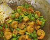 รูปขั้นตอนการทำที่ 1 ของ กุ้งผัดสะตอพริกแกงใต้