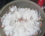 Foto del paso 2 de la receta: Pollo frito en salsa con papas cocidas