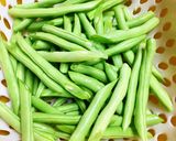 Hình bước làm 1 của món Lòng Gà Xào Đậu Que