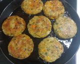 A picture of step 4 of Potato sweet corn cutlets.