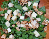 Foto del paso 2 de la receta: Ensalada de berros con queso Camembert y almendras caramelizadas