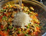 Foto del paso 2 de la receta: Arroz con surtido de mariscos en conserva tipo paella 🥘