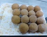 A picture of step 4 of Besan laddo.