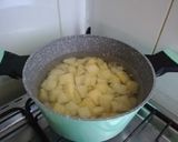 A picture of step 1 of Papas Rellenas.
