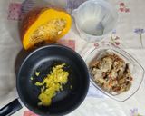 Foto del passaggio 1 della ricetta Vellutata di zucca Hokkaido con funghi misti