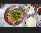A picture of step 1 of Peshawari Chapli Kabab.